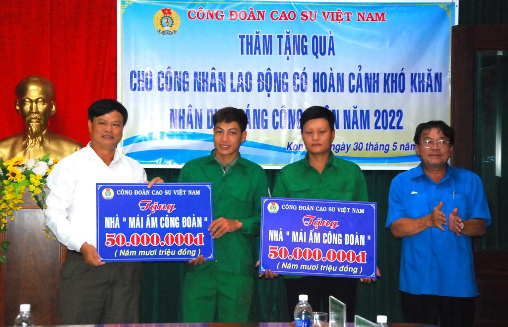 Công đoàn Cao su VN trao tặng 13 căn nhà và nhiều thiết chế văn hóa